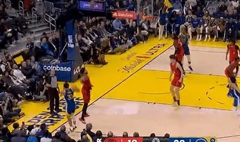 库里无视防守底角三分命中，命中个人职业生涯第4200记三分