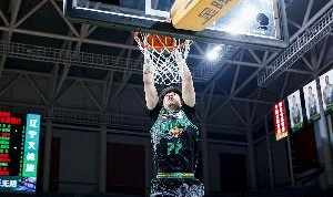 华体会官网-还没手感！张镇麟首节3中0得分挂蛋 仅得到2篮板