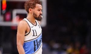 尽力了！特雷-杨21中10&amp;6记三分空砍29分12助 末节12分