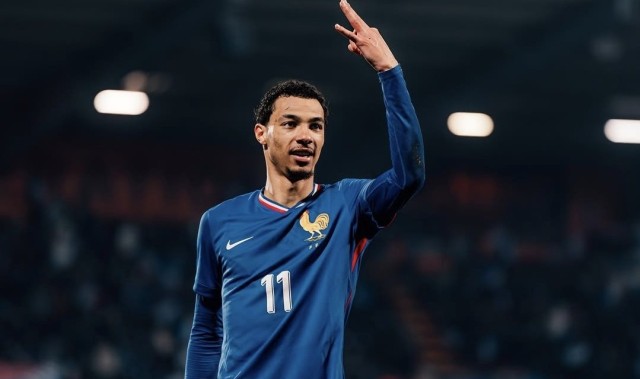 华体会下载-法媒：切尔西本周和埃基蒂克经纪人会面，法兰克福已在寻找替代者