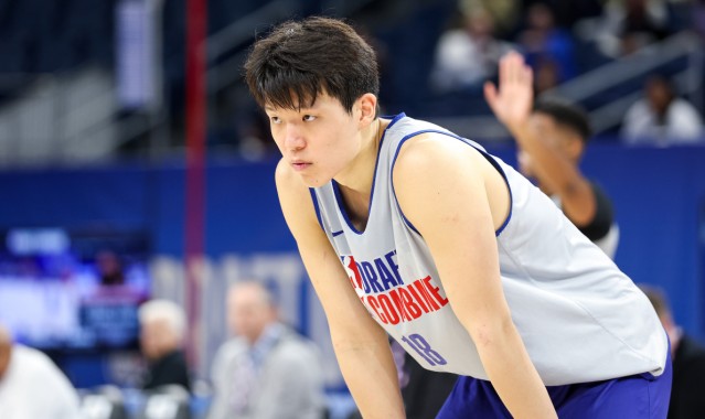 华体会HTH-打服对手！勇士记者赞杨瀚森：出色的球感和传球能力，理解他为什么16顺位了