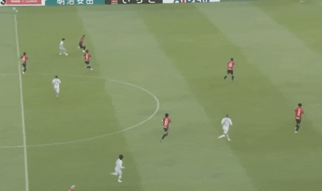 日职联半场：绀野和也屡造险，鹿岛鹿角暂0-0福冈黄蜂