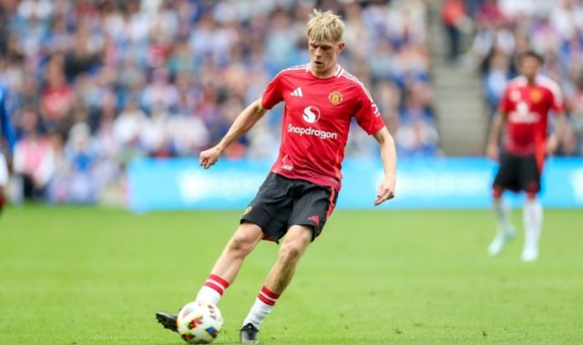 记者：英冠球队赫尔城与曼联谈判，想租借引进22岁中场科利尔