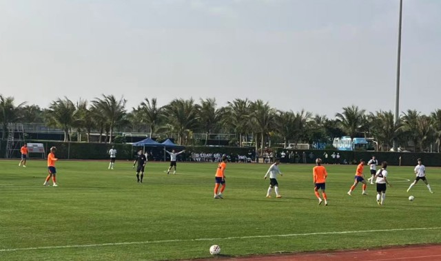 华体会官网-热身赛山东泰山1比2被大连逆转，新星内切远射破门，两套阵容出场