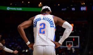 稳健流！亚历山大连续两场砍下30+而且0失误 队史首人