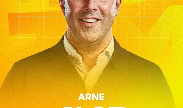 利物浦前三轮全胜领跑，斯洛特当选英超8月最佳主教练